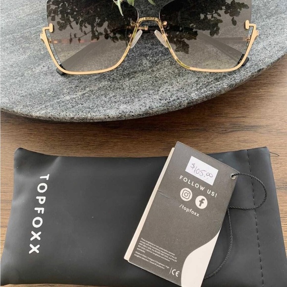 💥SOLD💥TOPFOXX Sunglasses - Picture 4 of 4